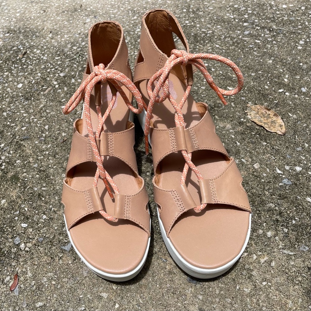 SOREL Cameron Platform Sandals - Leather -Honest Beige -Size 9.5 US - NEVER WORN